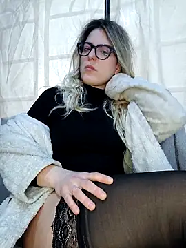 dolcehelena993 online show from February 11, 2026, 11:43 am