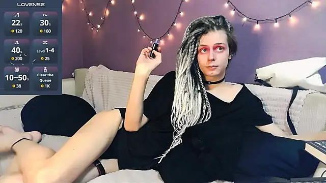 Littlepinkcat online show from March 10, 2025, 7:07 pm