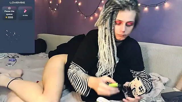 Littlepinkcat online show from March 20, 2025, 7:57 pm