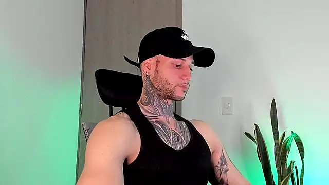  jamesleandros1 online show from February 10, 2026, 3:38 am