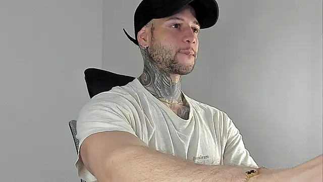  jamesleandros1 online show from September 27, 2025, 4:40 am