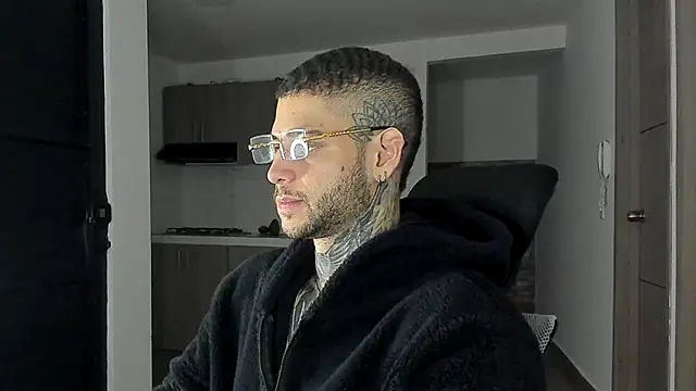  jamesleandros1 online show from September 10, 2025, 12:42 am