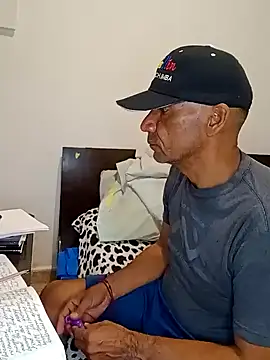 Daddy1972 online show from February 5, 2025, 5:42 pm