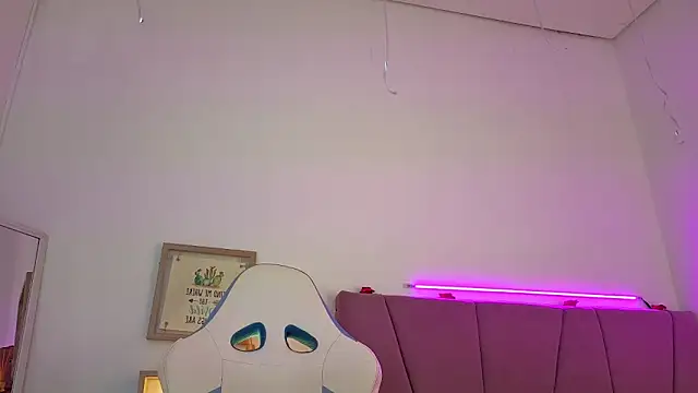 PIA STONE online show from October 25, 2025, 8:31 pm