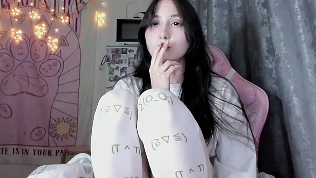 Holy420lolii online show from October 23, 2025, 8:29 pm