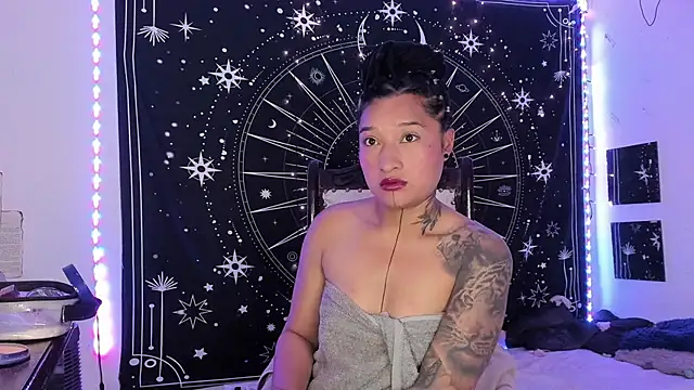 Eva Lee  online show from November 19, 2025, 8:58 am