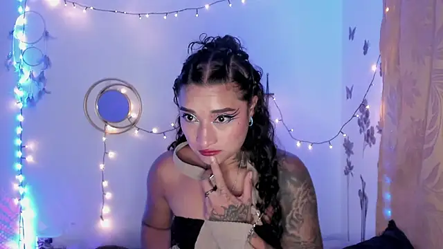 Eva Lee  online show from March 19, 2025, 7:07 am