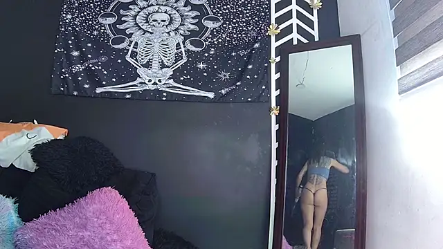 EvangelineCors online show from November 2, 2025, 6:02 pm