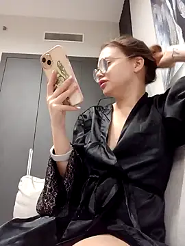 lovebellagrey online show from December 5, 2024, 5:23 pm