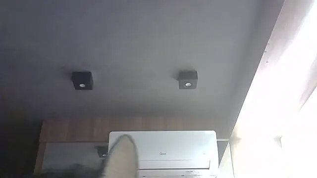 Skinny-Kitten online show from April 13, 2026, 3:21 am