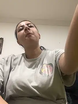 Abril Luv online show from September 23, 2025, 1:12 am