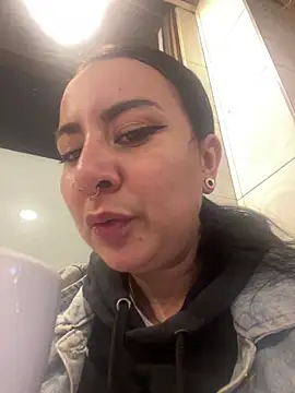 Abril Luv online show from September 27, 2025, 12:17 am