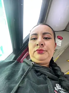 Abril Luv online show from October 13, 2025, 12:29 pm