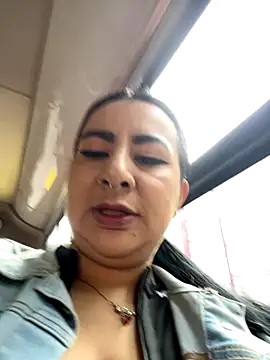 Abril Luv online show from September 17, 2025, 12:07 pm