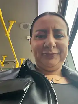 Abril Luv online show from February 13, 2026, 12:27 pm