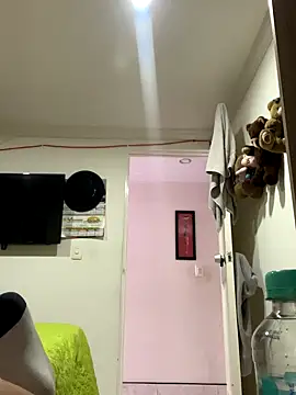 Abril Luv online show from September 19, 2025, 3:38 pm