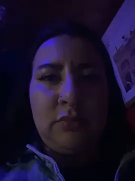 Abril Luv online show from April 18, 2026, 12:24 am