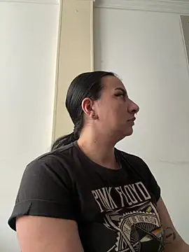 Abril Luv online show from February 25, 2026, 1:00 pm