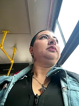 Abril Luv online show from December 21, 2025, 11:45 am