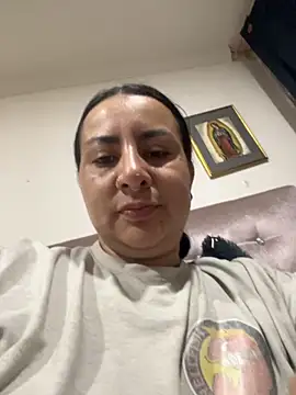 Abril Luv online show from September 13, 2025, 1:27 am