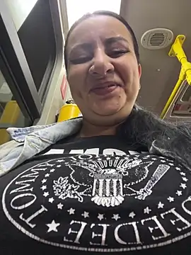 Abril Luv online show from September 25, 2025, 12:16 am