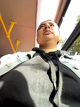 Abril Luv online show from September 26, 2025, 12:12 pm