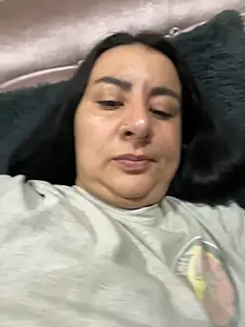 Abril Luv online show from November 25, 2025, 1:28 am