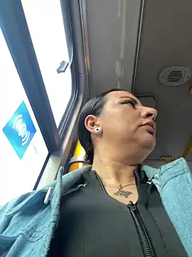 Abril Luv online show from February 20, 2026, 12:07 pm