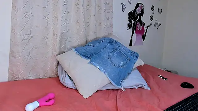 Juli Castillo8 online show from March 15, 2025, 9:05 pm