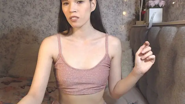 Nicole-Petite online show from December 18, 2024, 2:42 am