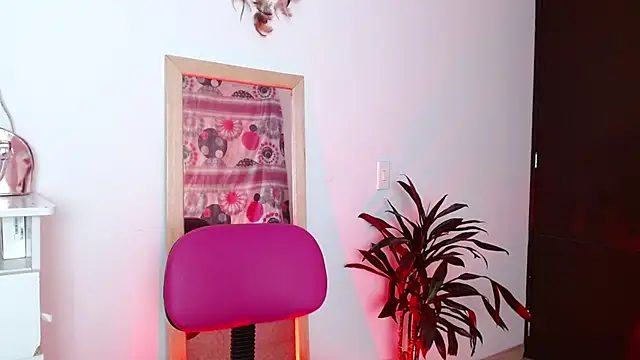 alisseallie online show from January 24, 2025, 2:08 pm