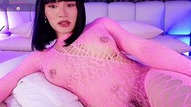 sweetieluna01 online show from November 23, 2025, 1:15 am