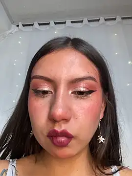 Cinnamon Meow online show from November 18, 2025, 9:40 pm