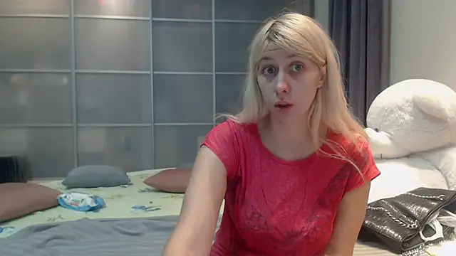 KyliePag online show from October 28, 2025, 8:13 am