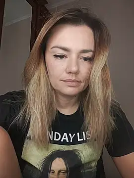 KrissSexi online show from November 4, 2025, 9:13 am