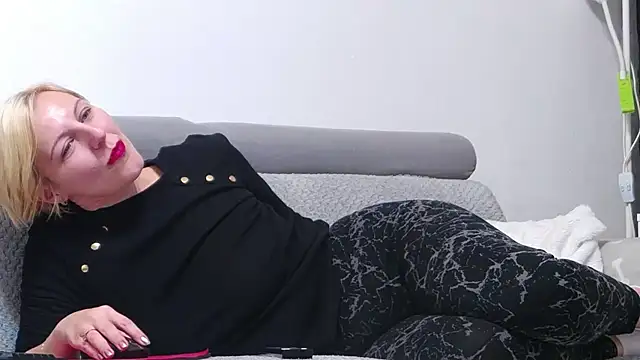 elsiemacks online show from November 19, 2025, 8:31 pm