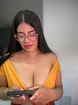 Snapshot of Insane_Issa chatting on March 1, 2026, 8:20 pm Insane Issa online show from March 1, 2026, 8:20 pm