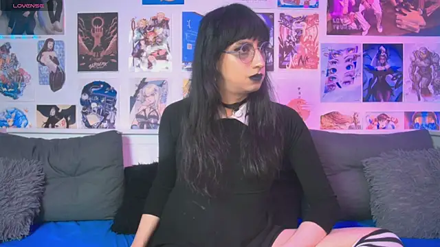 snowblack  online show from November 1, 2025, 4:56 pm