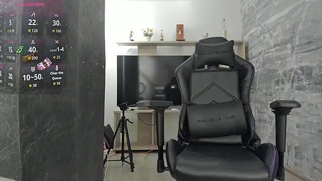 LunaBaker-1 online show from October 9, 2025, 8:09 pm