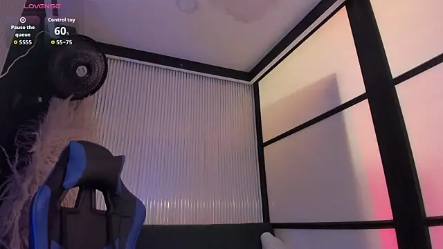 Snapshot of LunaBaker-1 chatting on June 21, 2026, 8:09 am LunaBaker-1 online show from June 21, 2026, 8:09 am