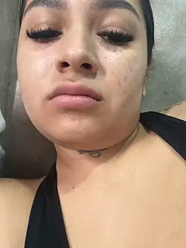 LunaBaker-1 online show from November 14, 2025, 6:22 pm