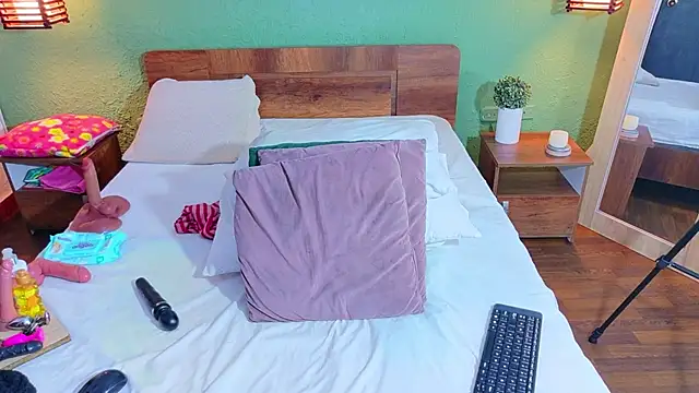 dannaahbrown online show from April 19, 2026, 1:23 pm