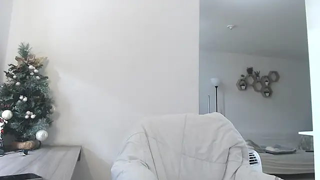 MIYESSI online show from February 5, 2026, 2:02 pm