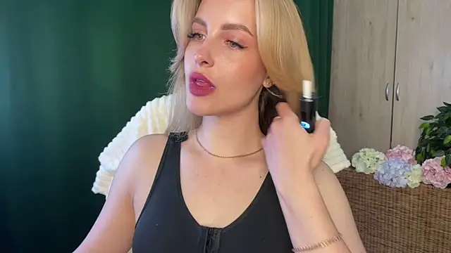 Snapshot of anita_blairr chatting on May 18, 2026, 1:06 am anita blairr online show from May 18, 2026, 1:06 am