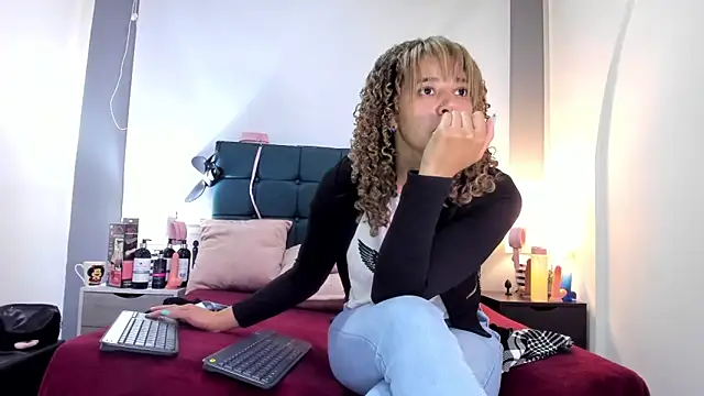 charlott lens online show from October 9, 2025, 3:01 pm