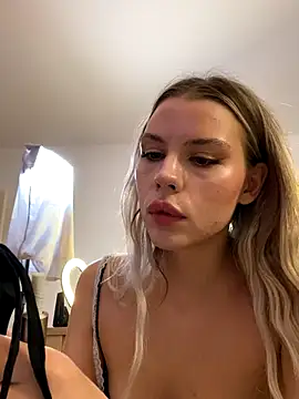 KittyKatyDream online show from November 7, 2025, 2:32 pm