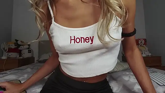 Snapshot of Chiara_2002 chatting on September 28, 2025, 10:39 pm Chiara 2002 online show from September 28, 2025, 10:39 pm