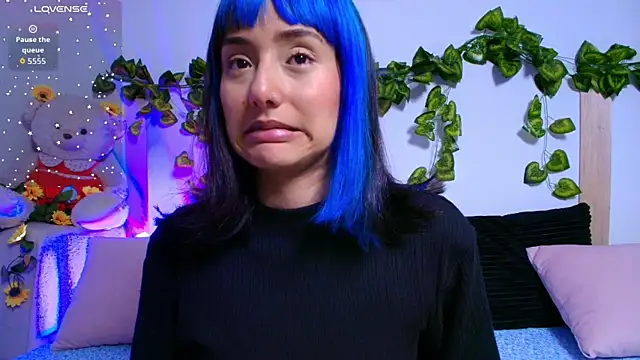 tati cardenas online show from December 19, 2025, 5:43 am