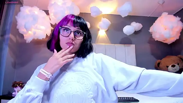 tati cardenas online show from March 13, 2025, 7:42 am