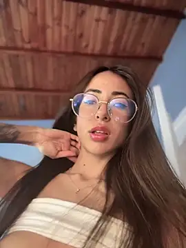 lauravasquez online show from September 29, 2025, 3:06 pm